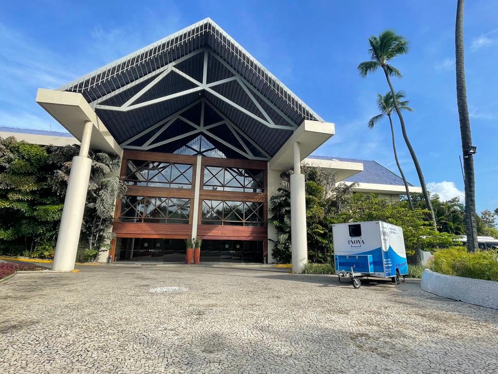 Unidade móvel da Inova em local de atendimento